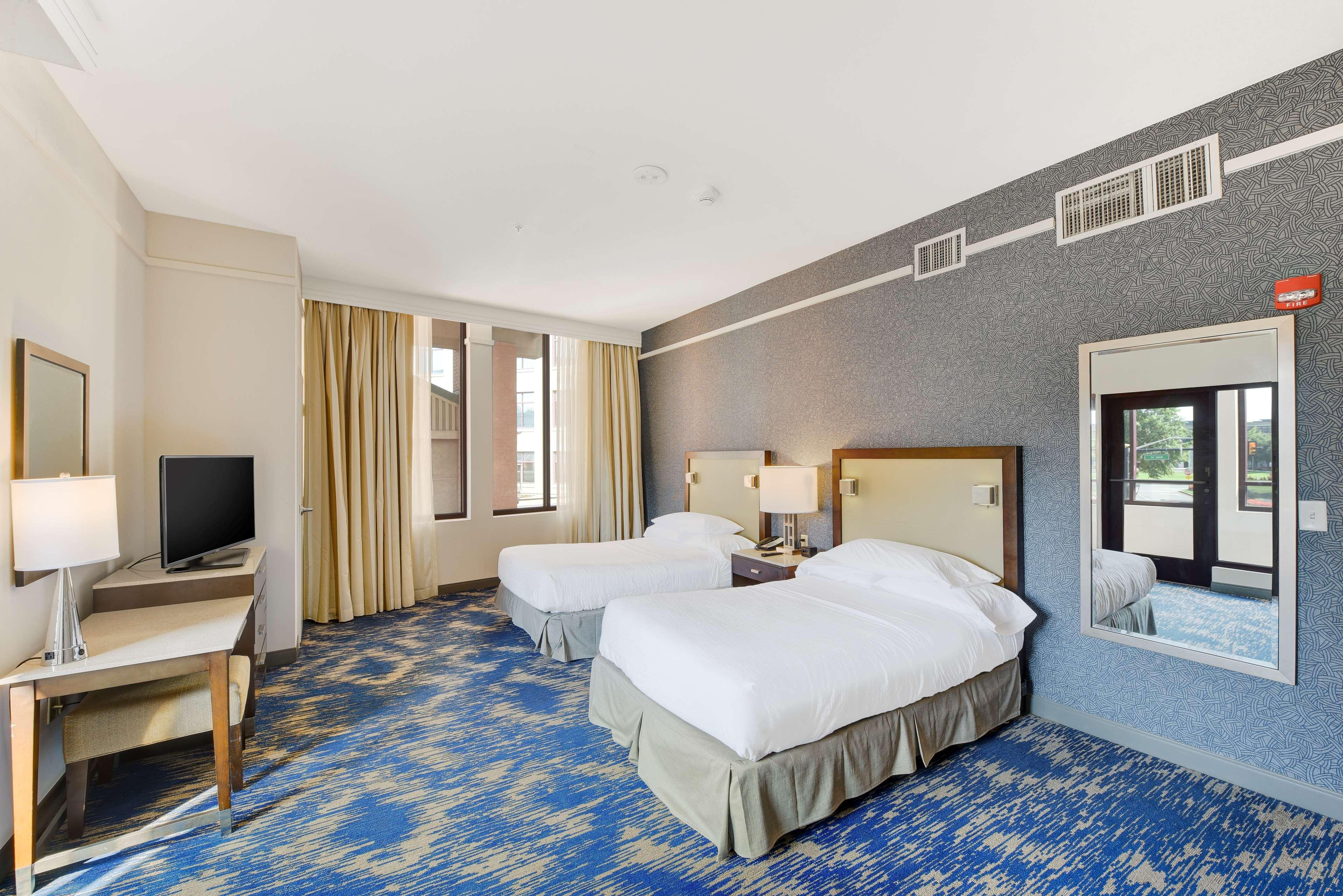 เอมบาสซีสวีท อเล็กซานเดรีย โฮลด์ทาวน์ โฮเต็ล Hotel ภายนอก รูปภาพ