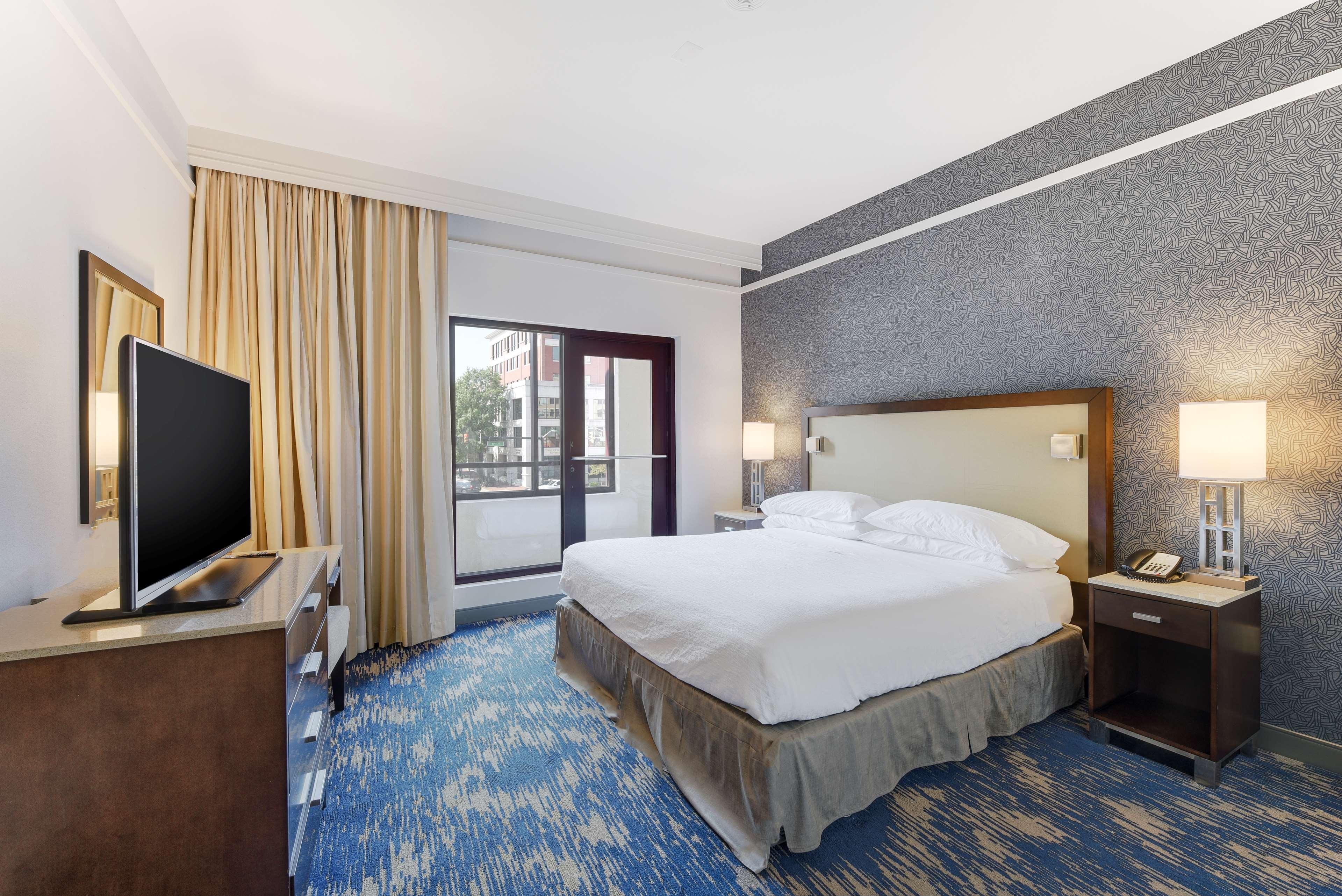เอมบาสซีสวีท อเล็กซานเดรีย โฮลด์ทาวน์ โฮเต็ล Hotel ภายนอก รูปภาพ