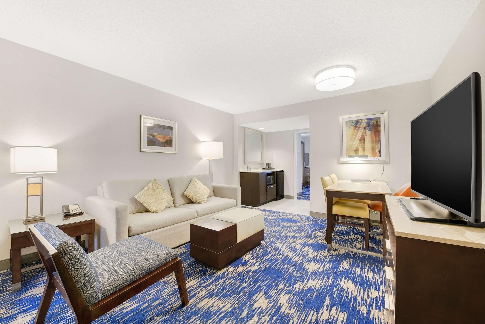 เอมบาสซีสวีท อเล็กซานเดรีย โฮลด์ทาวน์ โฮเต็ล Hotel ภายนอก รูปภาพ
