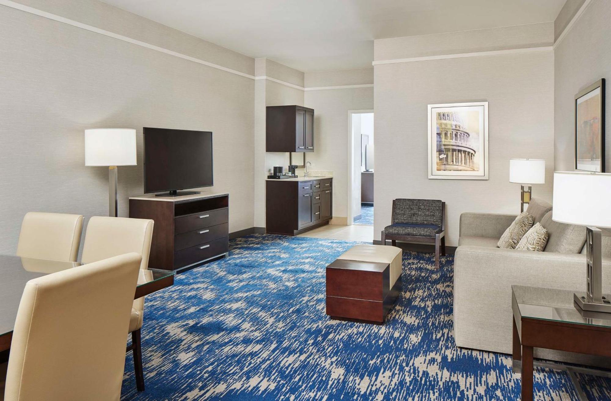 เอมบาสซีสวีท อเล็กซานเดรีย โฮลด์ทาวน์ โฮเต็ล Hotel ภายนอก รูปภาพ