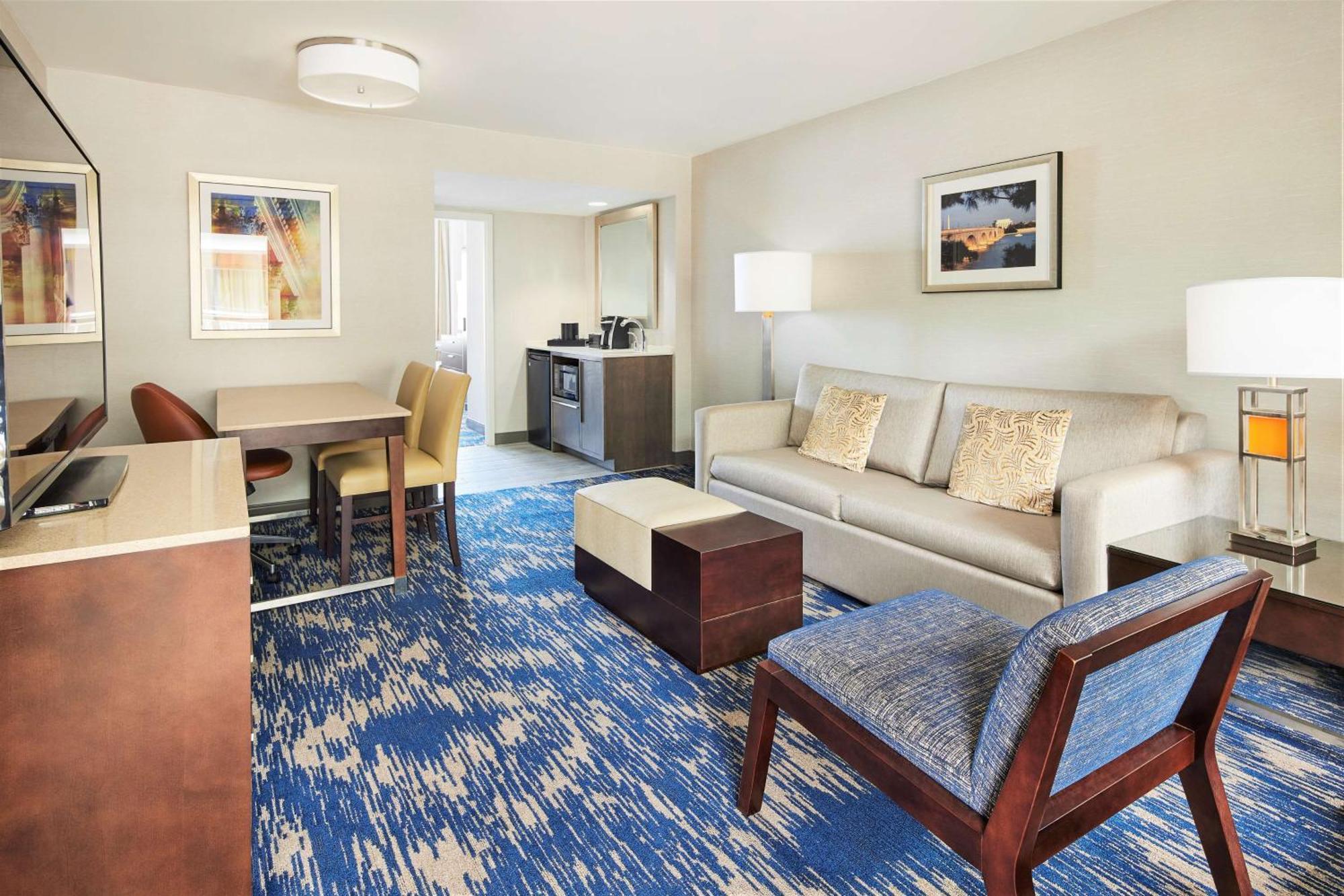 เอมบาสซีสวีท อเล็กซานเดรีย โฮลด์ทาวน์ โฮเต็ล Hotel ภายนอก รูปภาพ
