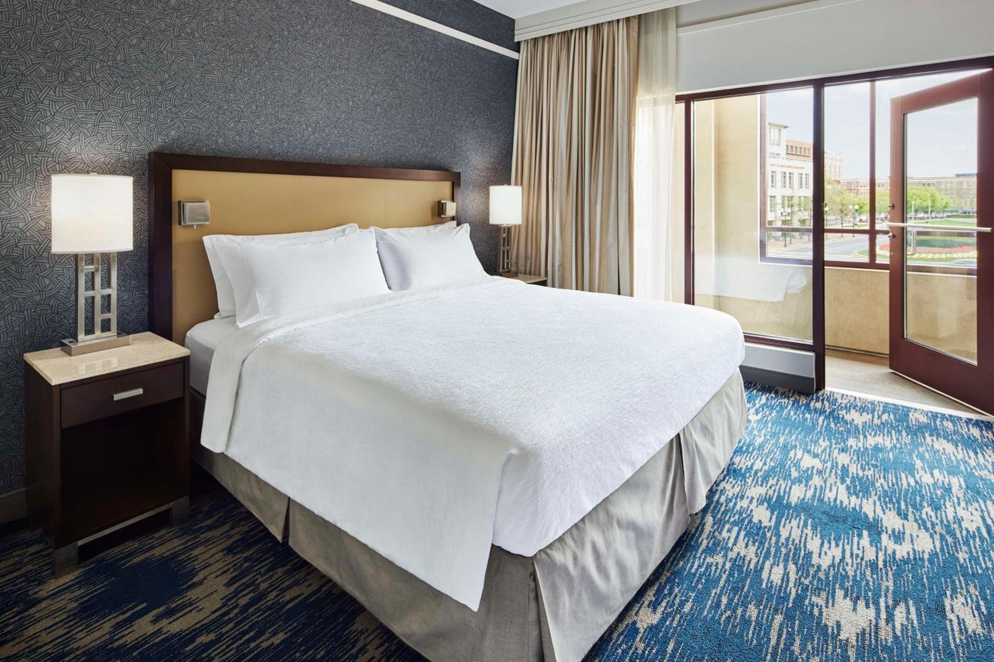 เอมบาสซีสวีท อเล็กซานเดรีย โฮลด์ทาวน์ โฮเต็ล Hotel ภายนอก รูปภาพ